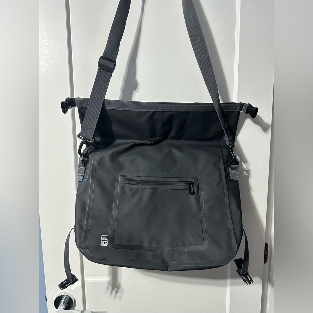 Stormtech waterproof 12 litre messenger laptop bag